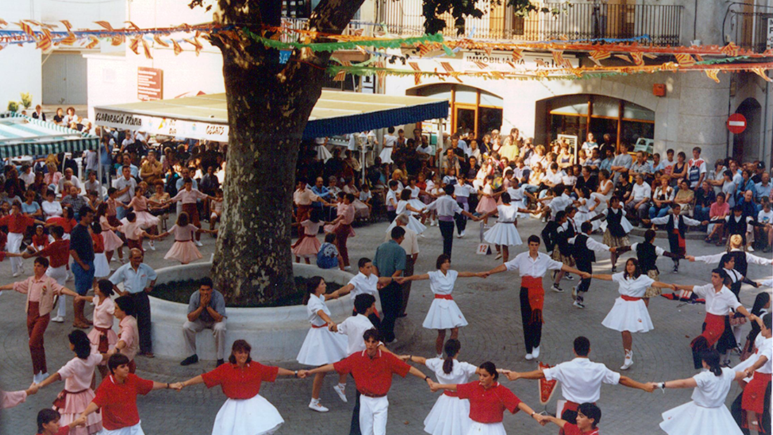 The beautiful sardana dance in Catalonia